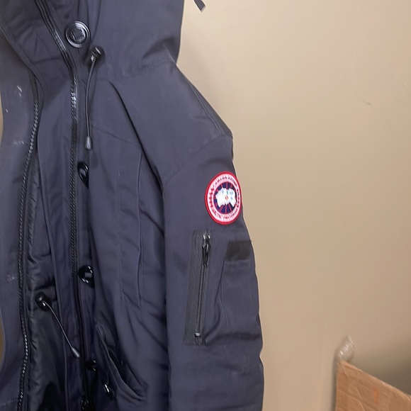 Authentic Canada Goose coat medium - Picture 3 of 5